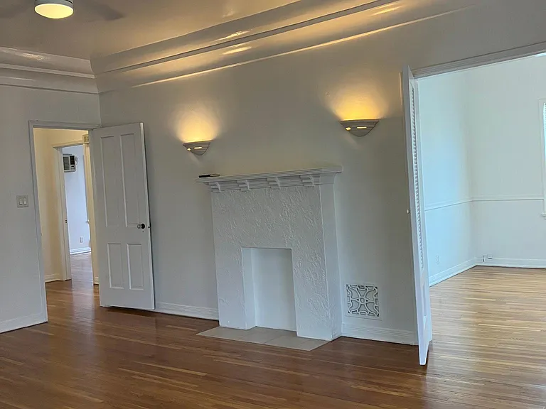 442 N Spaulding Ave #442 — Photo 7