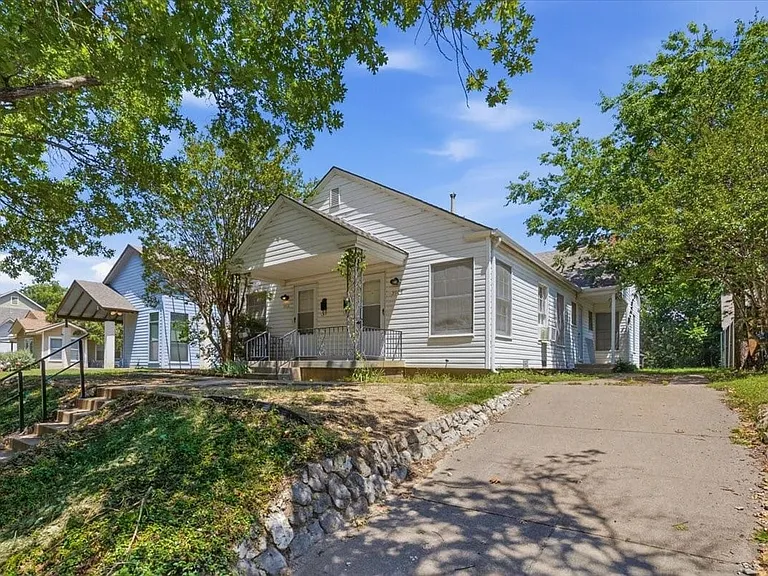 3908 Linden Ave — Photo 2