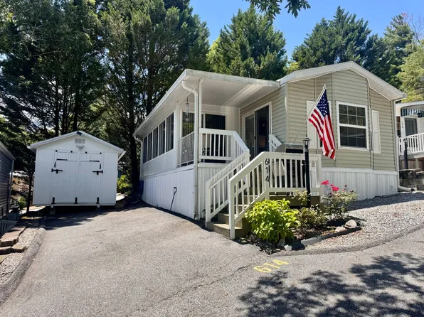 614 Mikaela Ln, Flat Rock, NC 28731