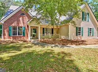 325 Bartlett Dr, Sharpsburg, GA 30277
