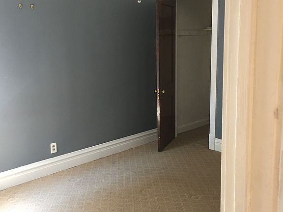 Bedroom - carpet to be replaced with hardwood