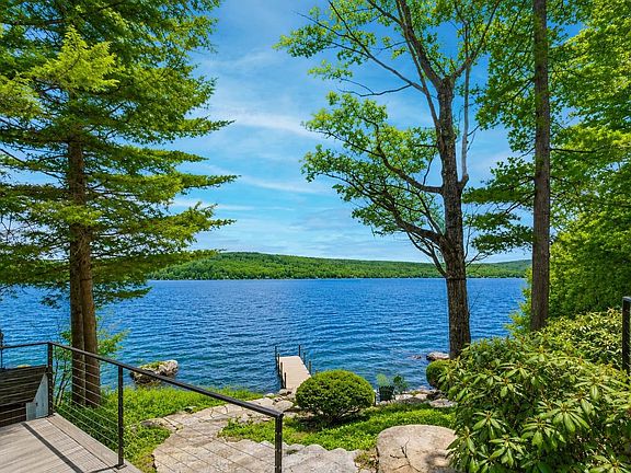 4th image of 986 Lakeshore Drive
