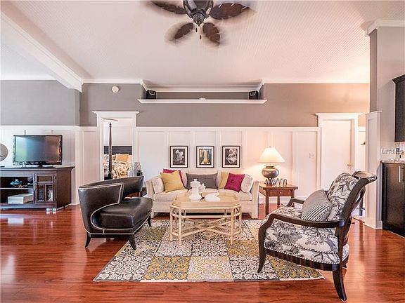 4th image of 922 Oxford Way