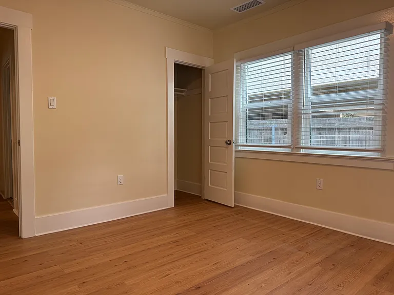 428 N Jackson St — Photo 4