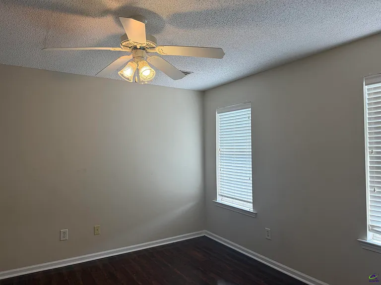 224 Katelyn Cir — Photo 4