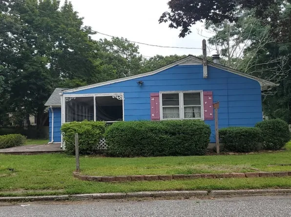 172 Herod Point Rd, Wading River, NY 11792