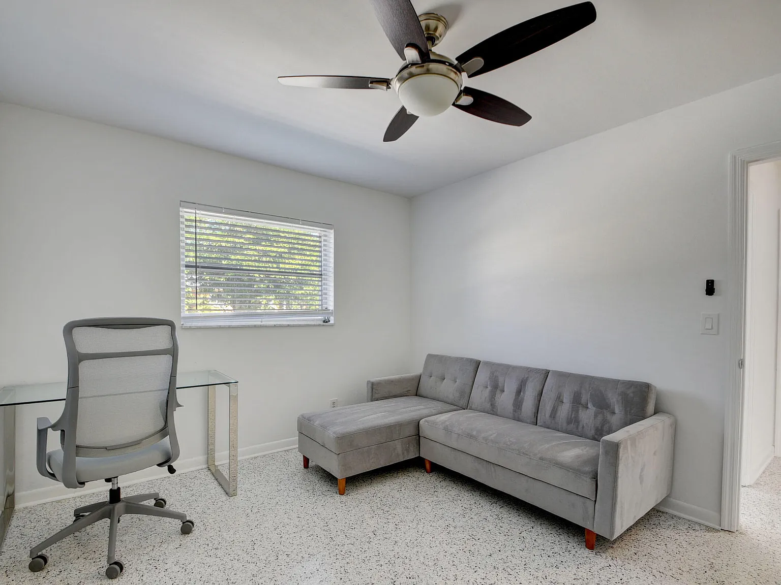 4 bed, 2.0 bath, 1819 sqft, $7,750 — Photo 4