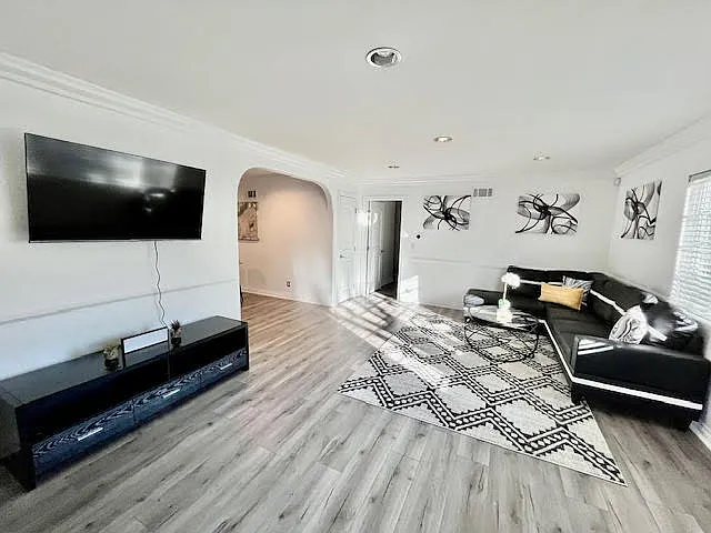 4880 Bruges Ave — Photo 3
