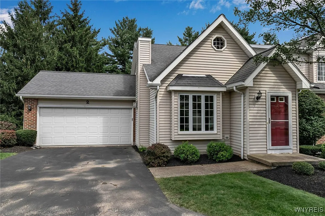 2 Towne Square Dr photo 1