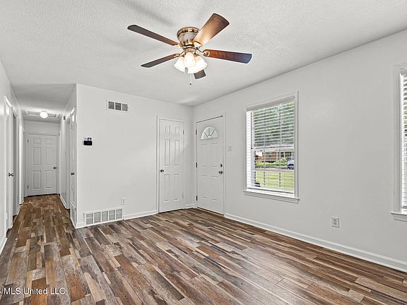 4th image of 8144 Cedarbrook Dr