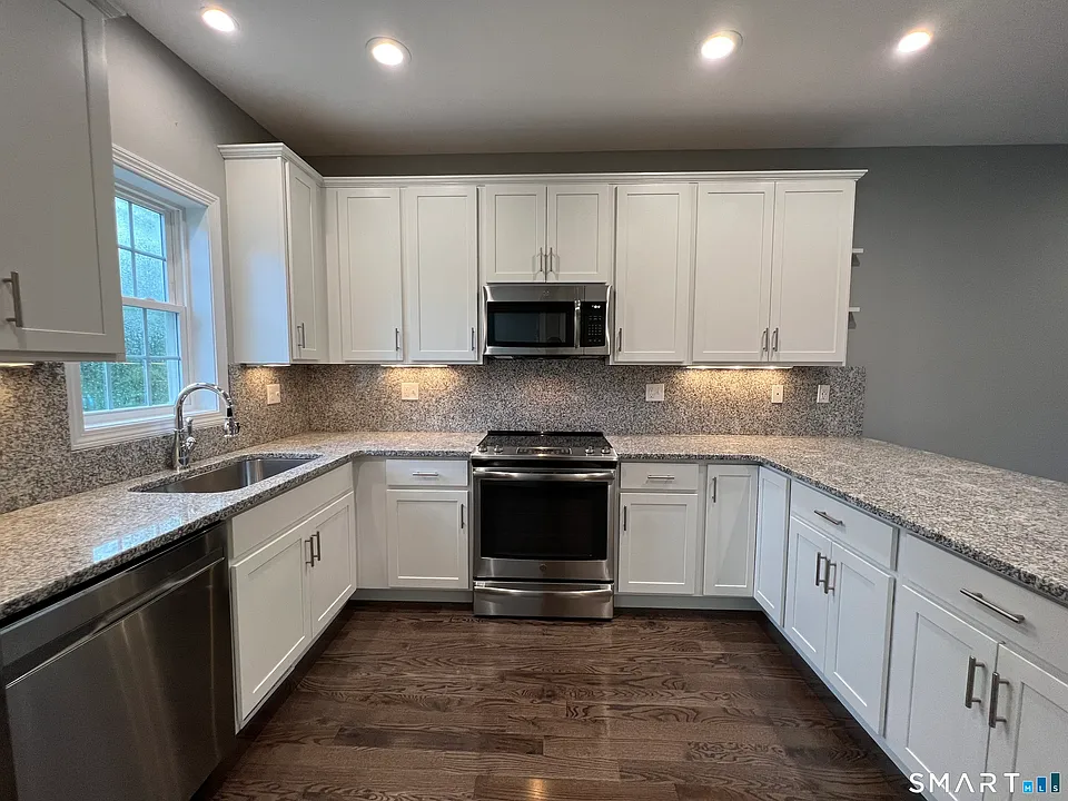 35 Ringgold St #207