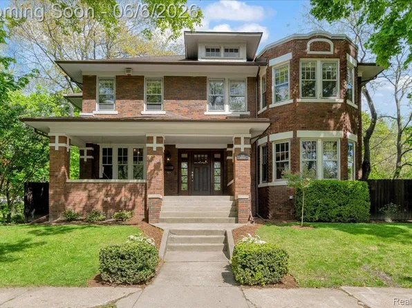 658 Longfellow St, Detroit, MI 48202