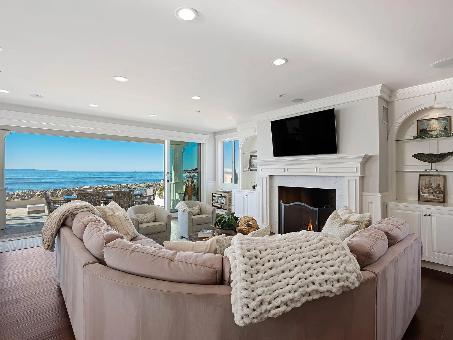 4 bed, 4.5 bath, 3925 sqft, $25,000 — Photo 4