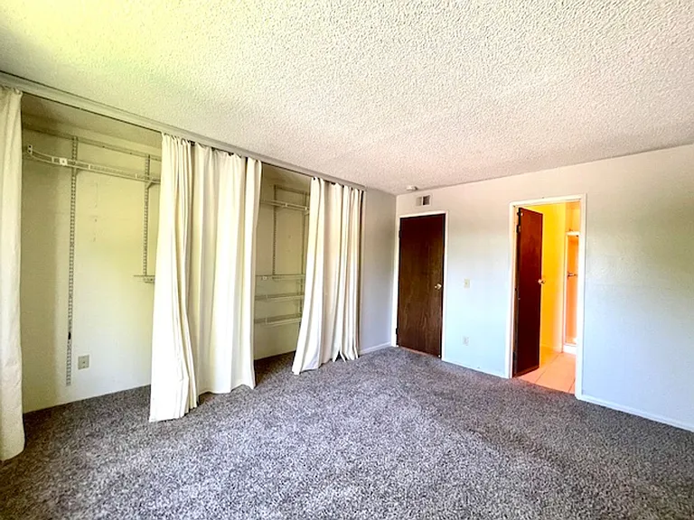 8555 Fairmount Dr #E203-E20 — Photo 18
