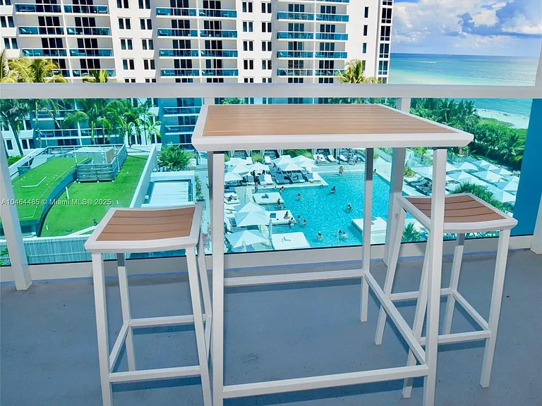 2301 Collins Ave #815/814 — Photo 1