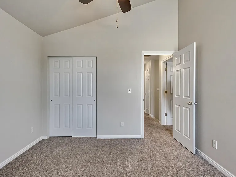1643 W Wynview Ln — Photo 13