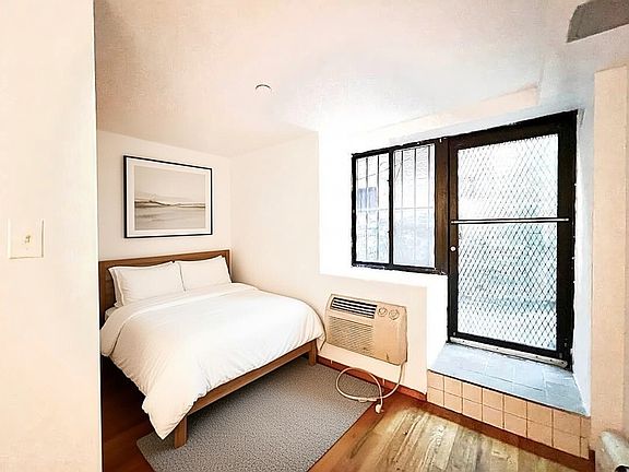 4th image of 1425 York Ave APT 1b