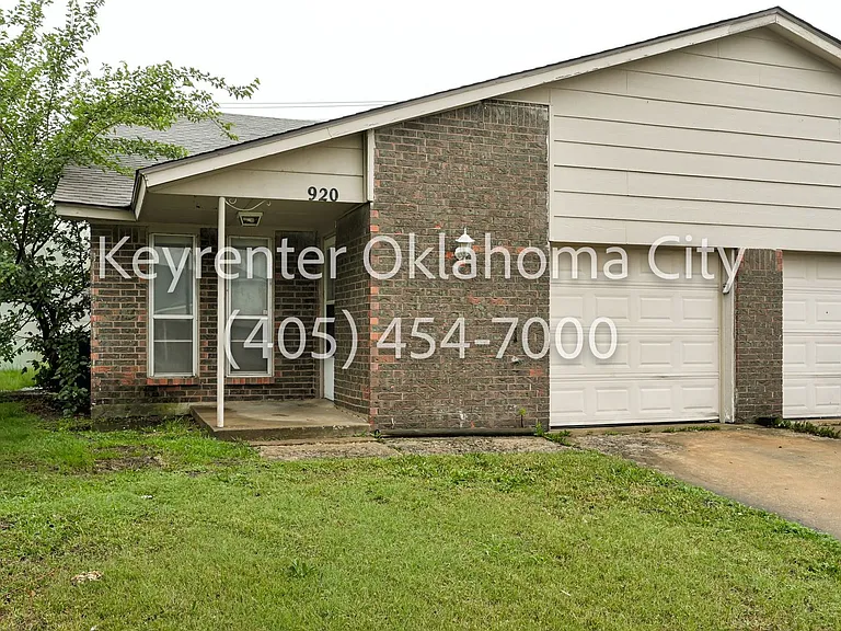 920 SW 97th St Duplex — Photo 4