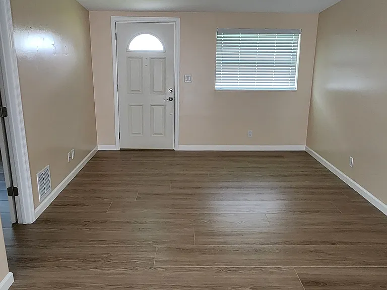 2 Forrestal Cir N — Photo 7