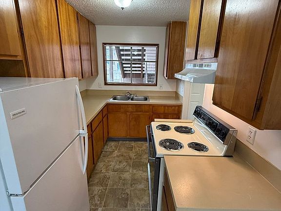 5th image of 528 SW Levens St APT 8