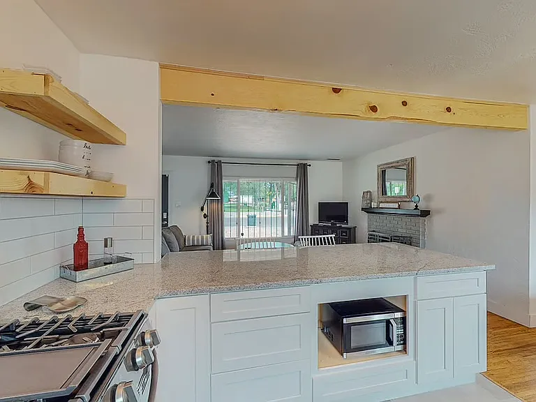 2001 Alvarado Dr NE — Photo 15