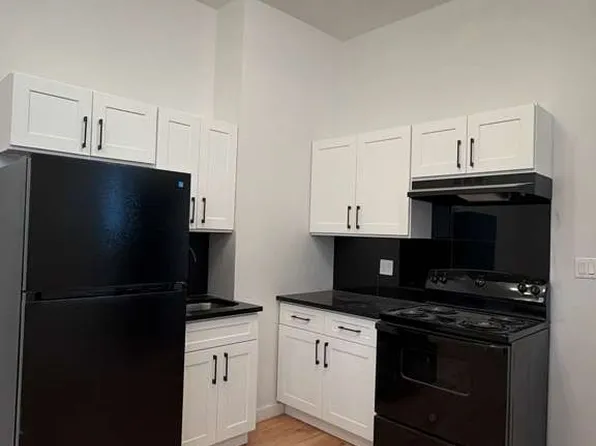 725 Dumont Avenue image 1 of 7