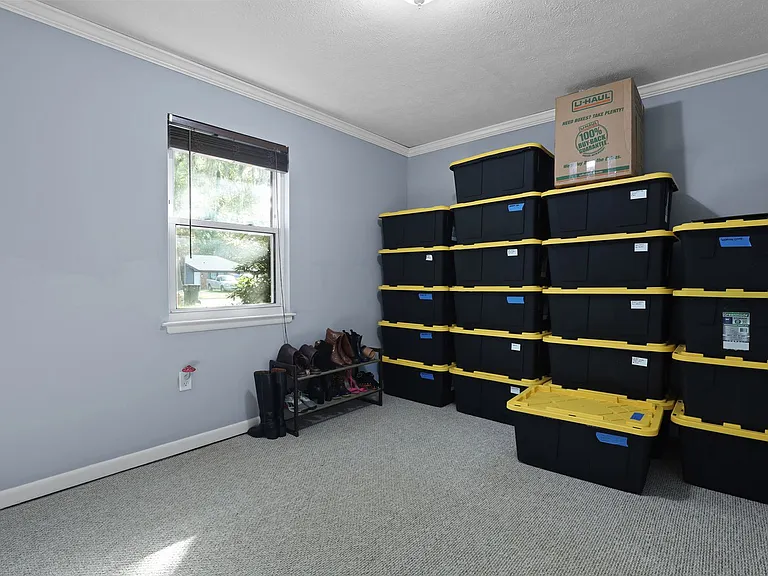 226 Larchmont Dr — Photo 24