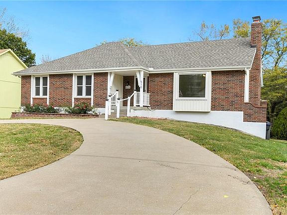 5th image of 510 NE Thames Dr