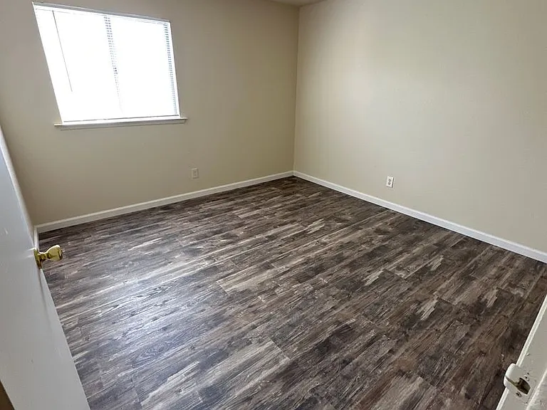 141 Warthan St — Photo 7