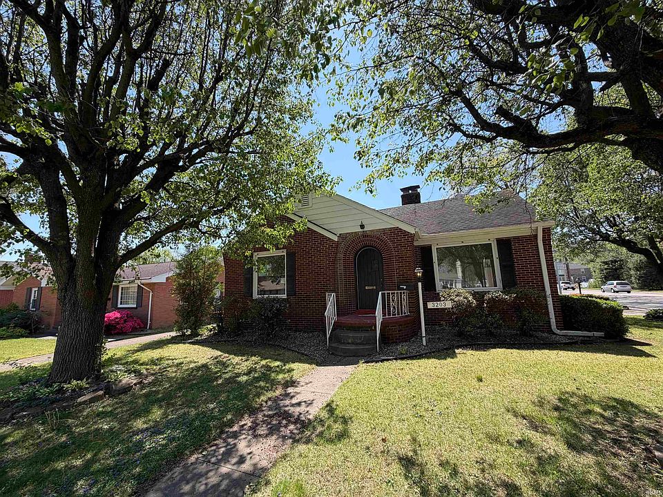 1st image of 3203 E Blackford Ave