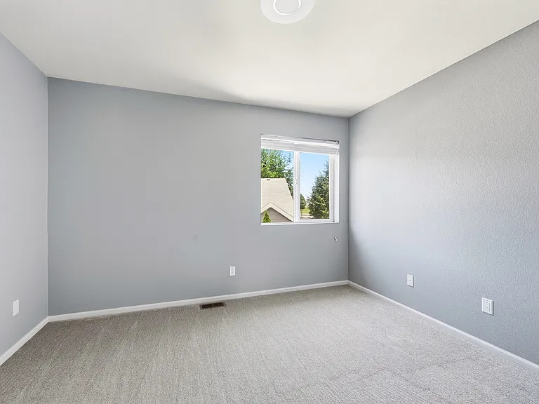 1820 Falcon Ridge Dr — Photo 17