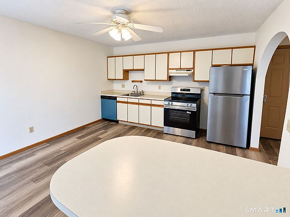 4th image of 24 West Rd APT 21