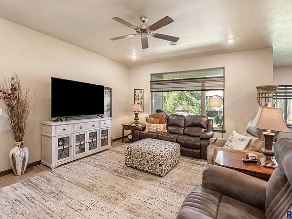 2nd image of 2724 E Meadowside Pl