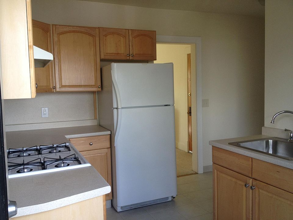 1st image of 253 W Hazeltine Ave APT 17