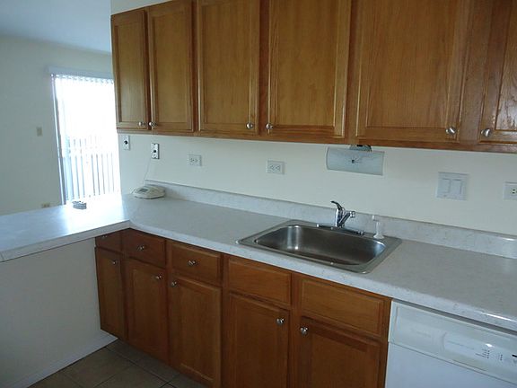 3rd image of 2622 N Windsor Dr Unit 201