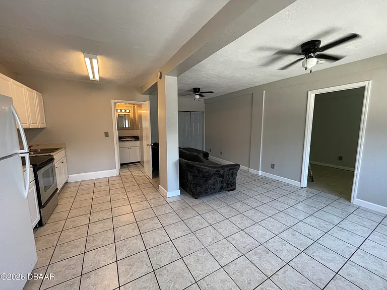 411 N Oleander Ave #3 — Photo 4