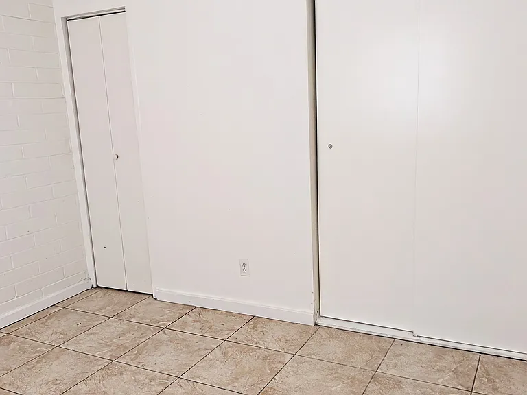 Main room with 2 closets