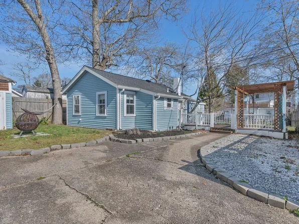 10-10 Barnes St #R, Wareham, MA 02571