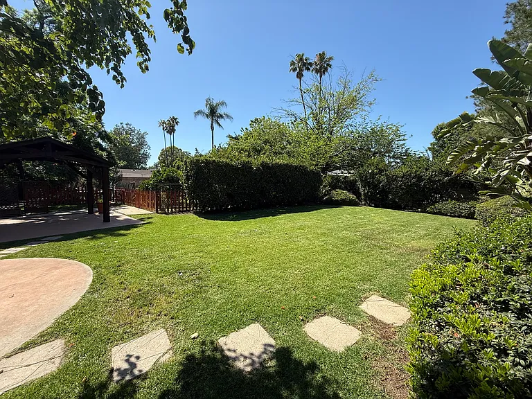 8841 Shoshone Ave — Photo 22