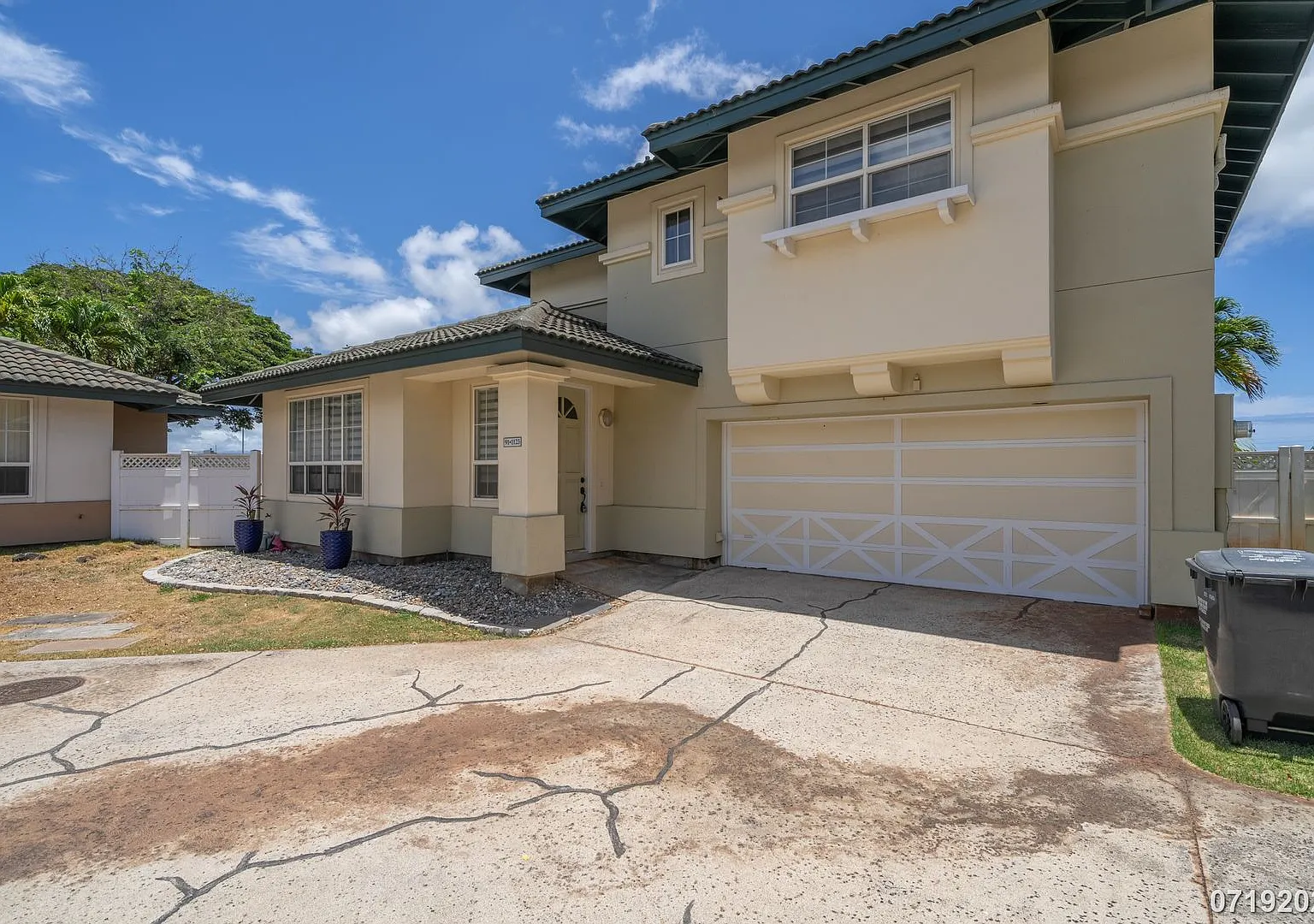 Move-In Ready 3-Bedroom in Kapolei Iwalani Fenced Yard, 2-Car Garage, In-Unit Laundry — Photo 2