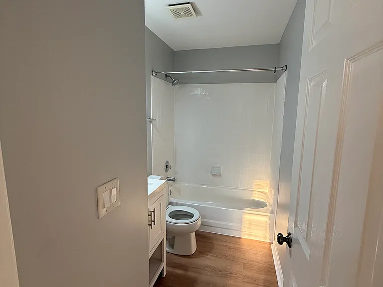 1249 Orleans Dr — Photo 16