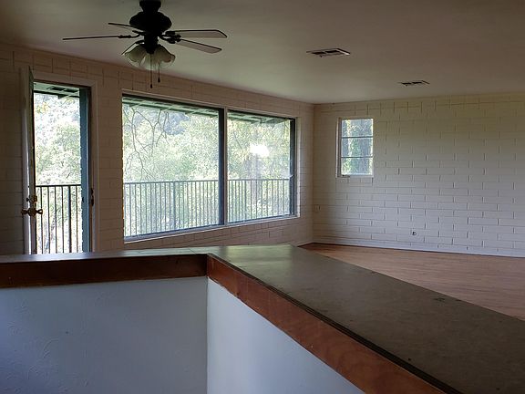5th image of 220 N 2nd Ave