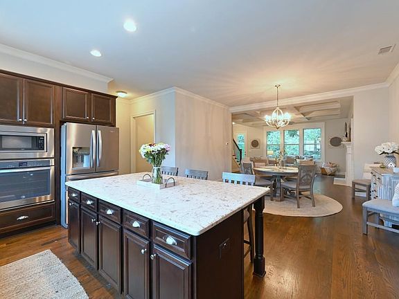 5th image of 2514 Skyland Dr NE
