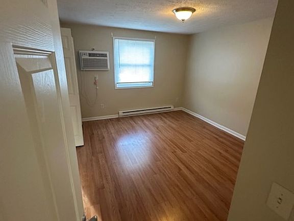 4th image of 1268 N Chapel St #1274