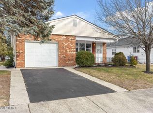 18 La Terraza Dr, Toms River, NJ