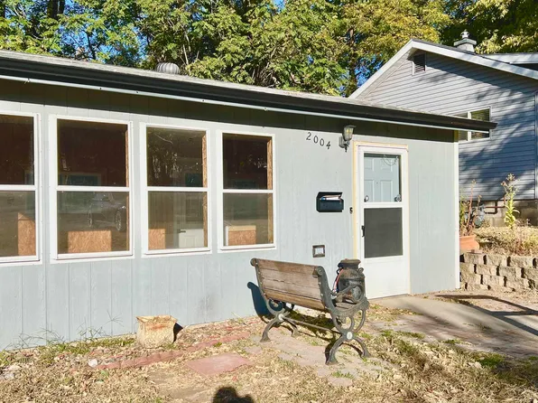 2004 N 63rd St, Omaha, NE 68104