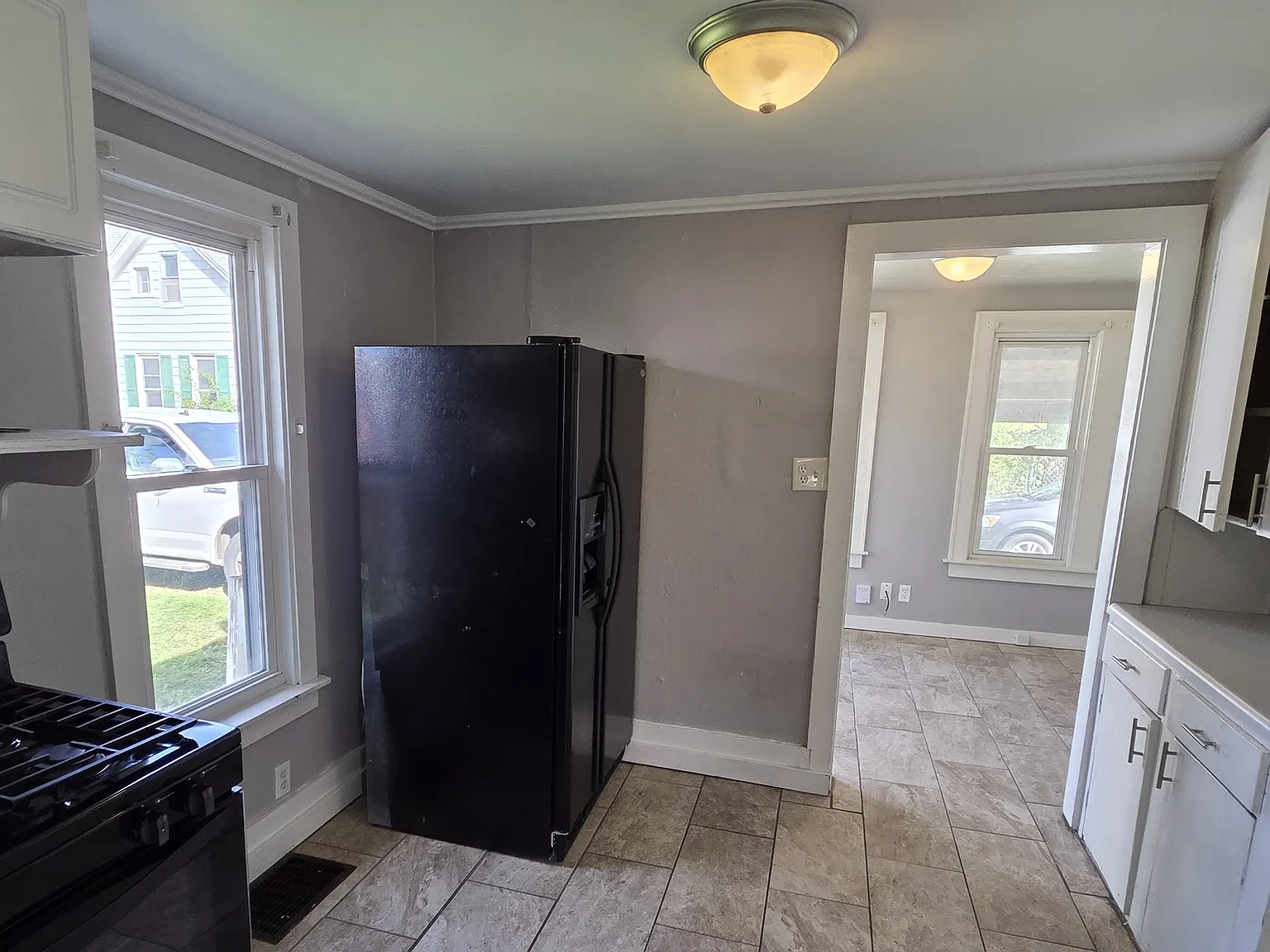 2 bed, 590 sqft, $1,000 — Photo 2