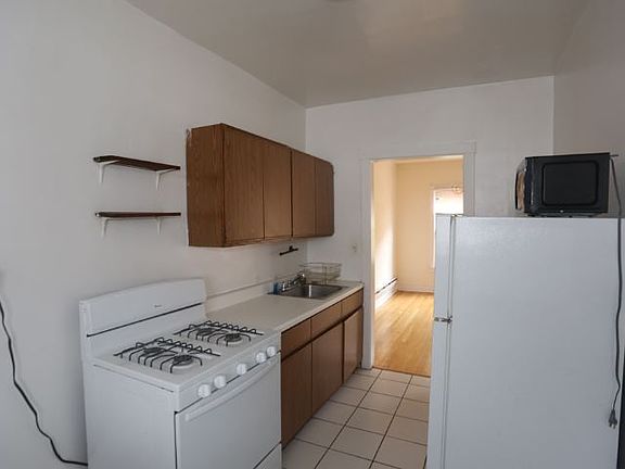 2nd image of 815 W Waveland Ave APT 2S