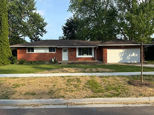901 Briarwood Ln Photo 1