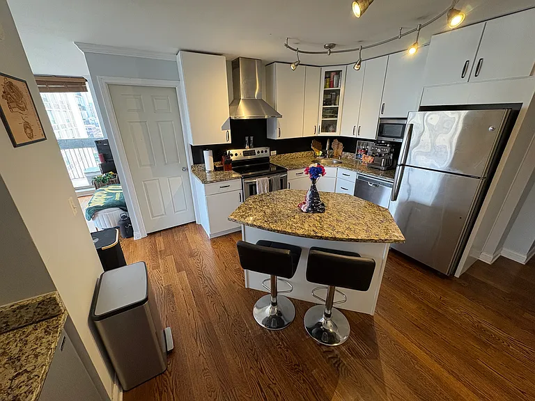 1360 N Sandburg Ter #1701C — Photo 3